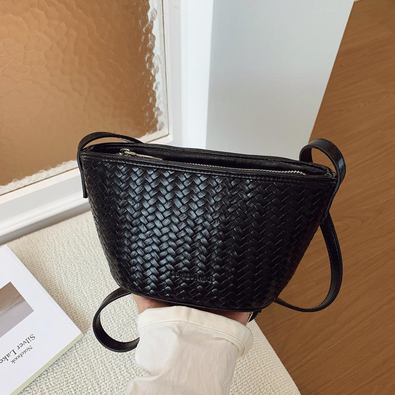 Simple Casual Bucket Bag Texture Spring and Summer New Popular Woven Fashion Single Shoulder Oblique Span Women's Bag