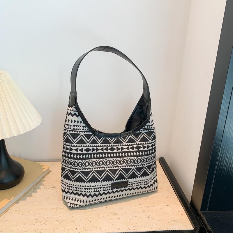 

Сумка-тоут большой емкости National Wind, сумка на плечо для весны и лета, сумка для студентов Foreign Tide, повседневная сумка для занятий по цветному сращиванию прохладный черный