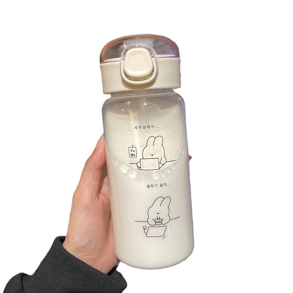 

1 шт. Прозрачный простой спортивный стакан для воды Пластиковый стакан с откидной крышкой и соломинкой Портативный ударопрочный стакан Креативная бутылка для воды спортивный гидр 501-600ml