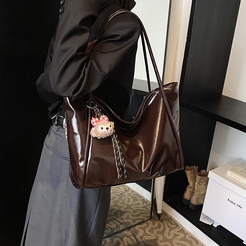 Super retro large-capacity bag women's autumn and winter 2025 new trendy niche tote bag versatile shoulder underarm bag