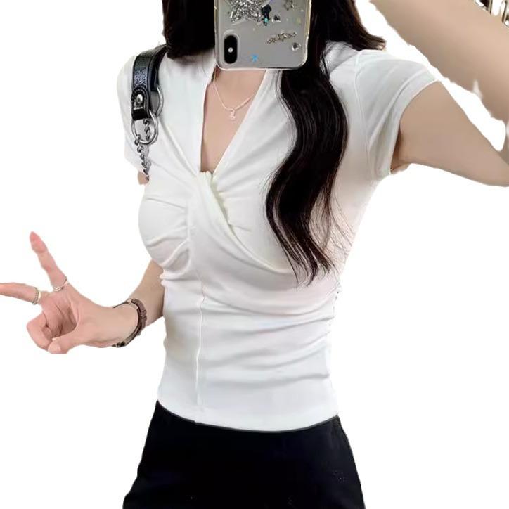 Korean version ins temperament pure desire short-sleeved T-shirt women's summer new slim-fit V-neck design pleated bottoming shirt top