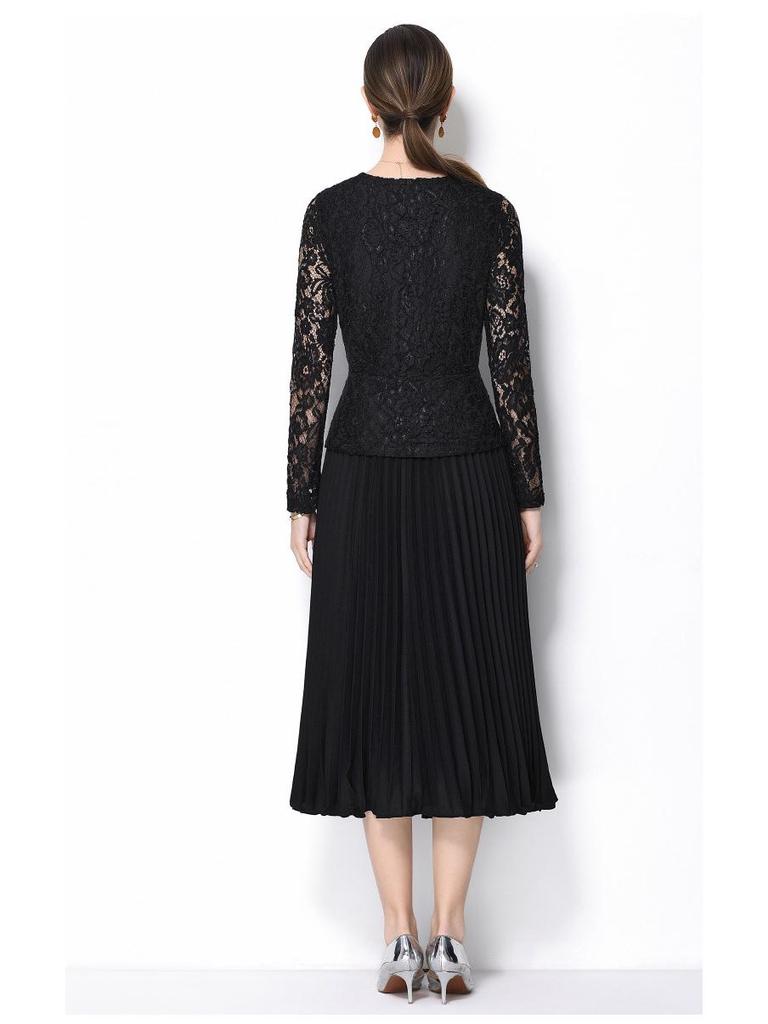 Elegant French V-Neck Lace Dress with Diamond Buckle and Pleated Skirt