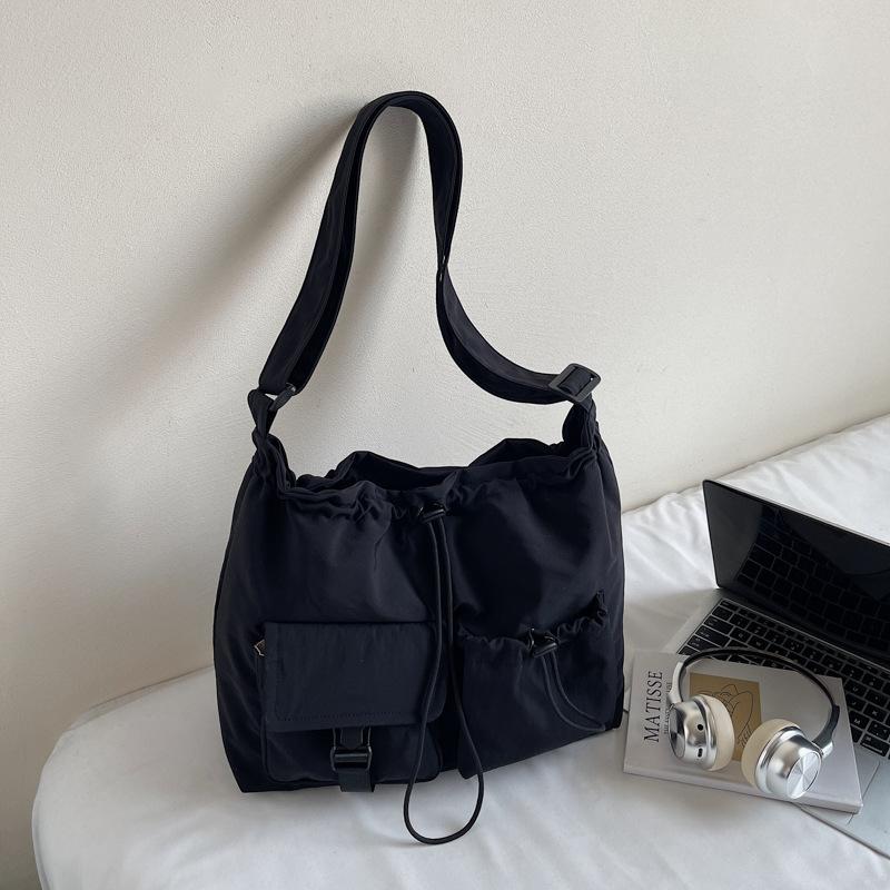 Large capacity waterproof nylon cloth drawstring shoulder bag 2025 new travel leisure fashion tote bag