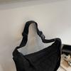 Large Capacity Commuter Shoulder Bag Women's Rhombic Lightweight Crossbody Bag