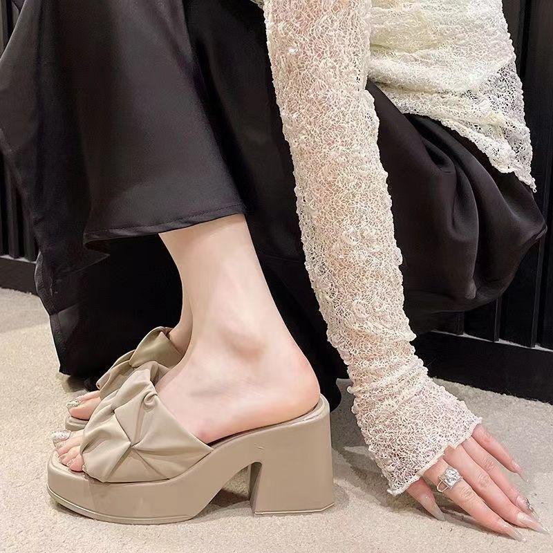 Internet-Berühmtheit High Heels 2025 Sommer neue Trage dicke Sohle Mode wasserdicht Tischabsatz dicker Absatz Wort Sandalen Damen
