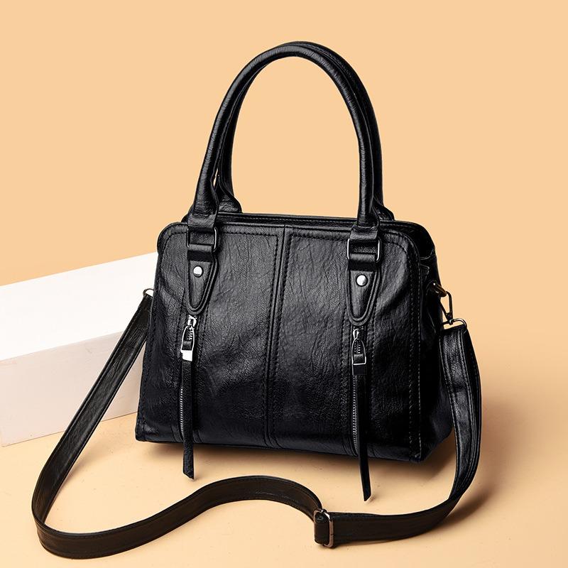 Large Capacity Commuter Tote Bag High Quality Leather Shoulder Locomotive Bag Retro Handbag Generation