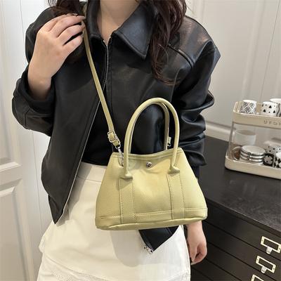 2025 Korean New Niche Simple Leisure Commuter Portable Bucket Bag Versatile Design Sense Solid Color Messenger Bag Women