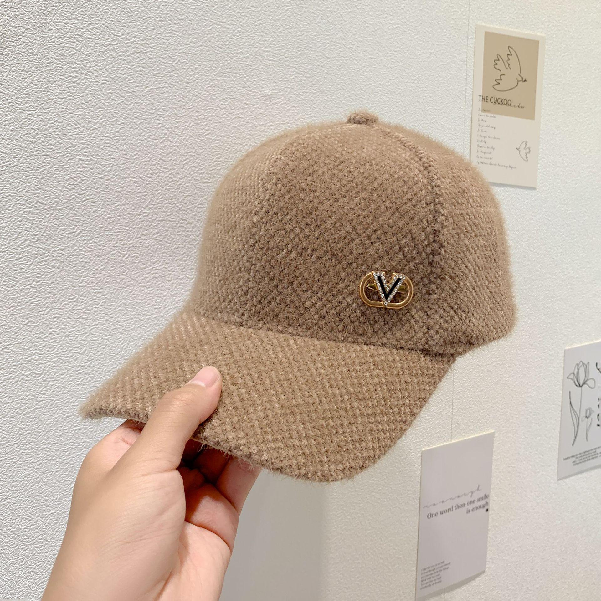 

Жіноча модна бейсболка з вишитим написом, м яка та зручна зимова шапка для пар adjustable темно-коричневого кольору