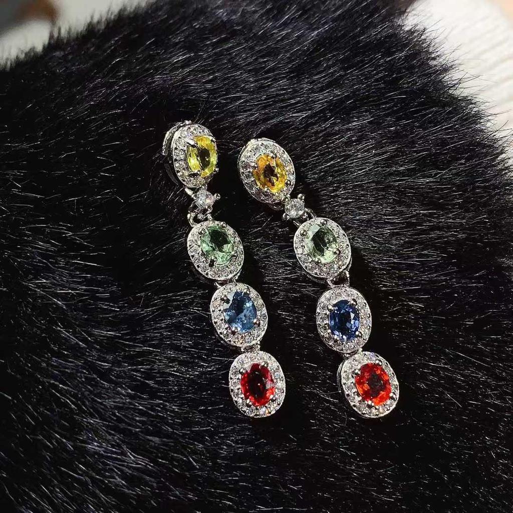 Blaue Saphir 925 Silber Ohrringe: Luxuriöses Design mit hochwertigem Gefühl, Ohrstecker und Hängeohrringe mit farbigen Edelsteinen aus der Bustling Serie.