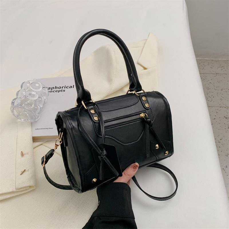 

Retro High Capacity Pillow Bag 2023 New Season Trendy Shoulder Bag Street Style Pu Crossbody Bag чёрный