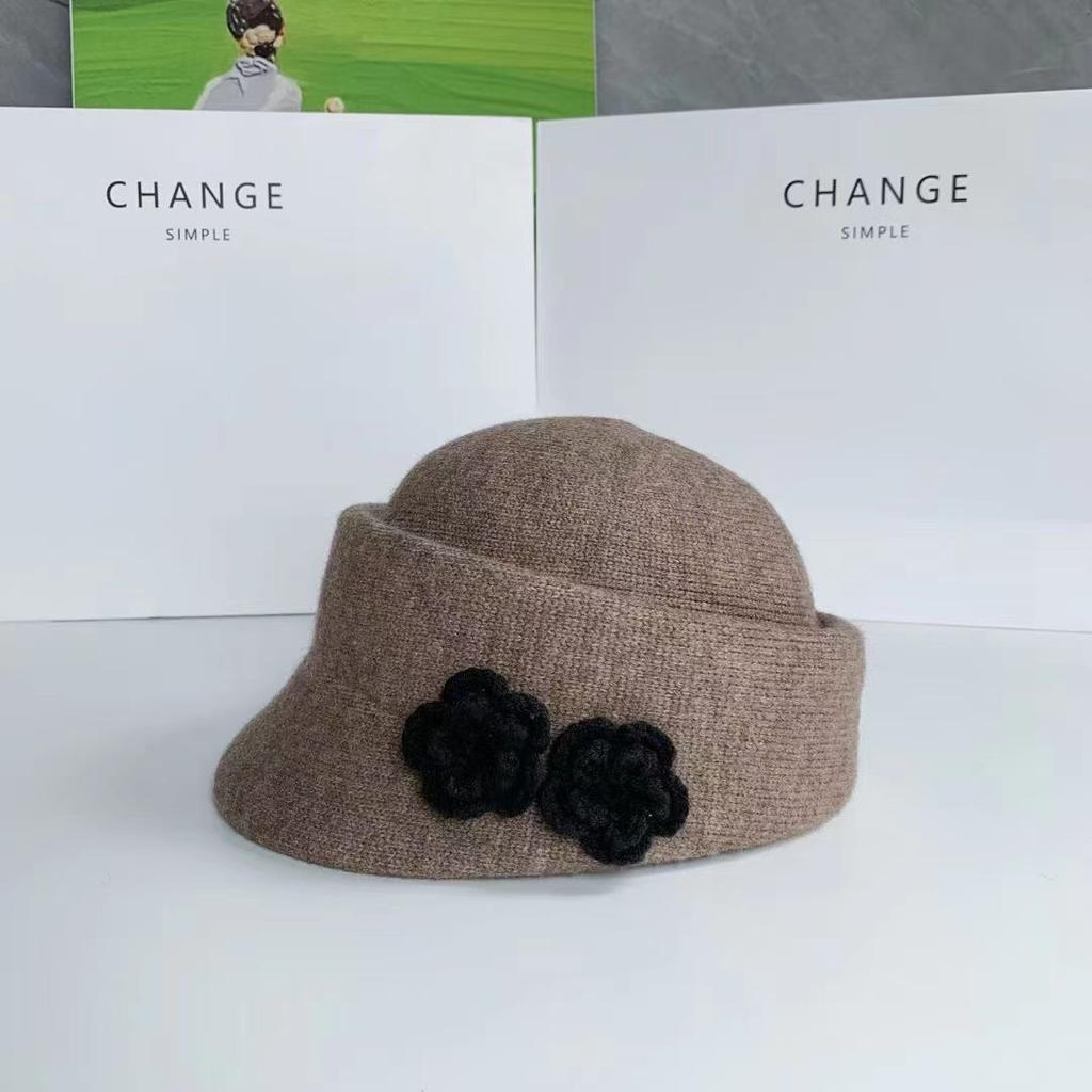 Ambience camel wool knitted flower equestrian hat autumn and winter niche face newsboy hat cap