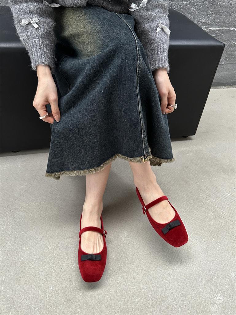 Fashion IPPEUM Mary Jane Kawaii Flat Shoes Women Round Toe Buckle 2025 New Velvet Ballet Flats