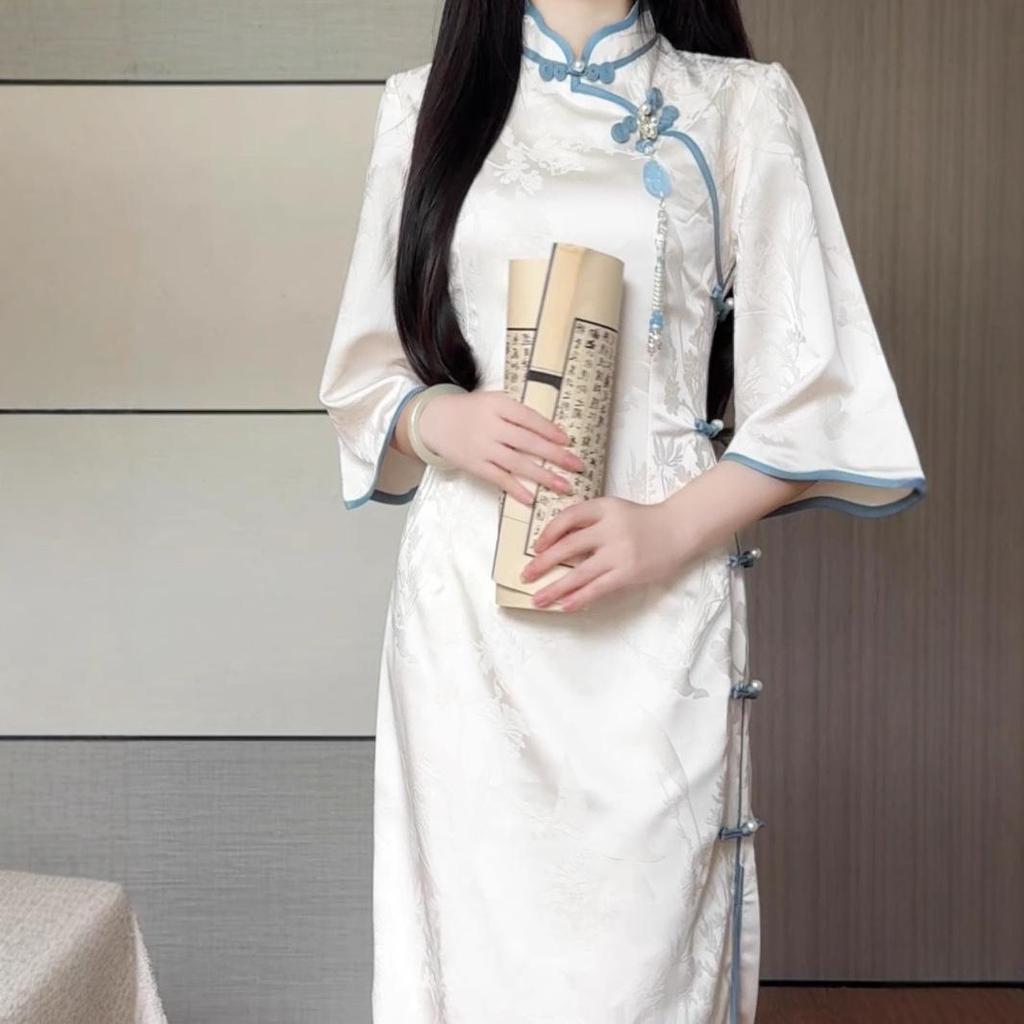 Nancheng Vintage Brocade Jacquard Cheongsam with Large Sleeves - White Moon Cold Temperament Edition