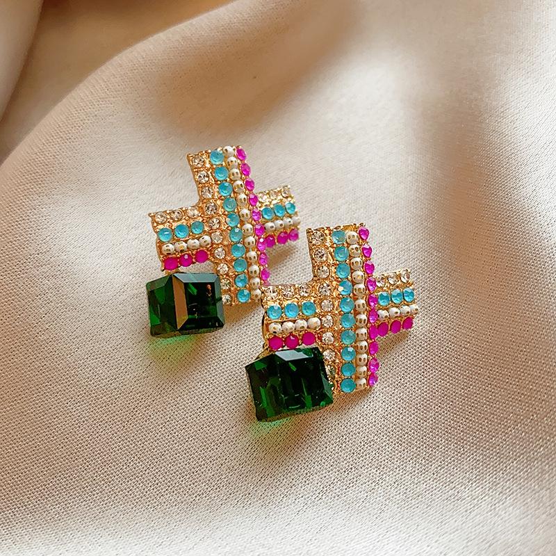 

Сережки-пусети у формі серця «Срібна голка» з кристалами цирконію – Європейська та американська мода високого класу для жінок