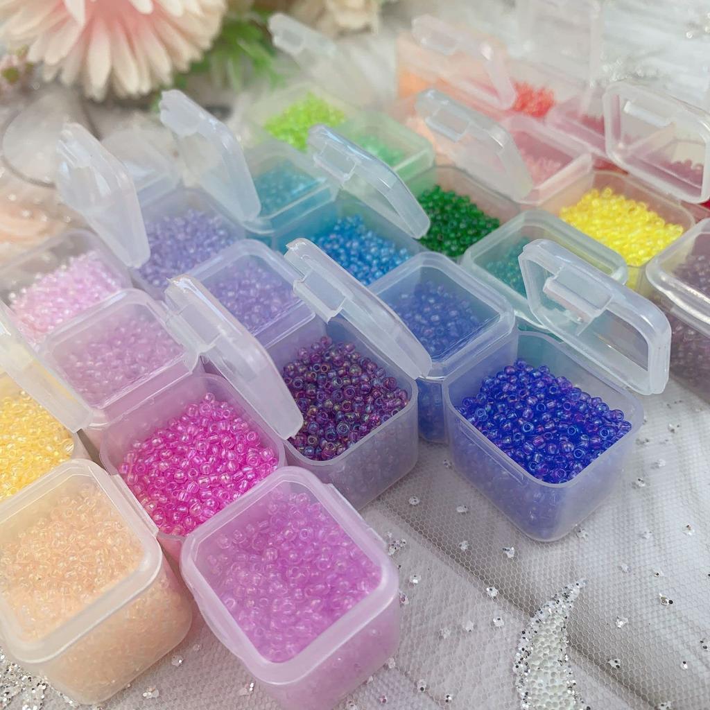 28-Color Set of 2mm Glass Beads, Mixed Colors, for DIY Crafts, Crafts, and Jewelry Making.