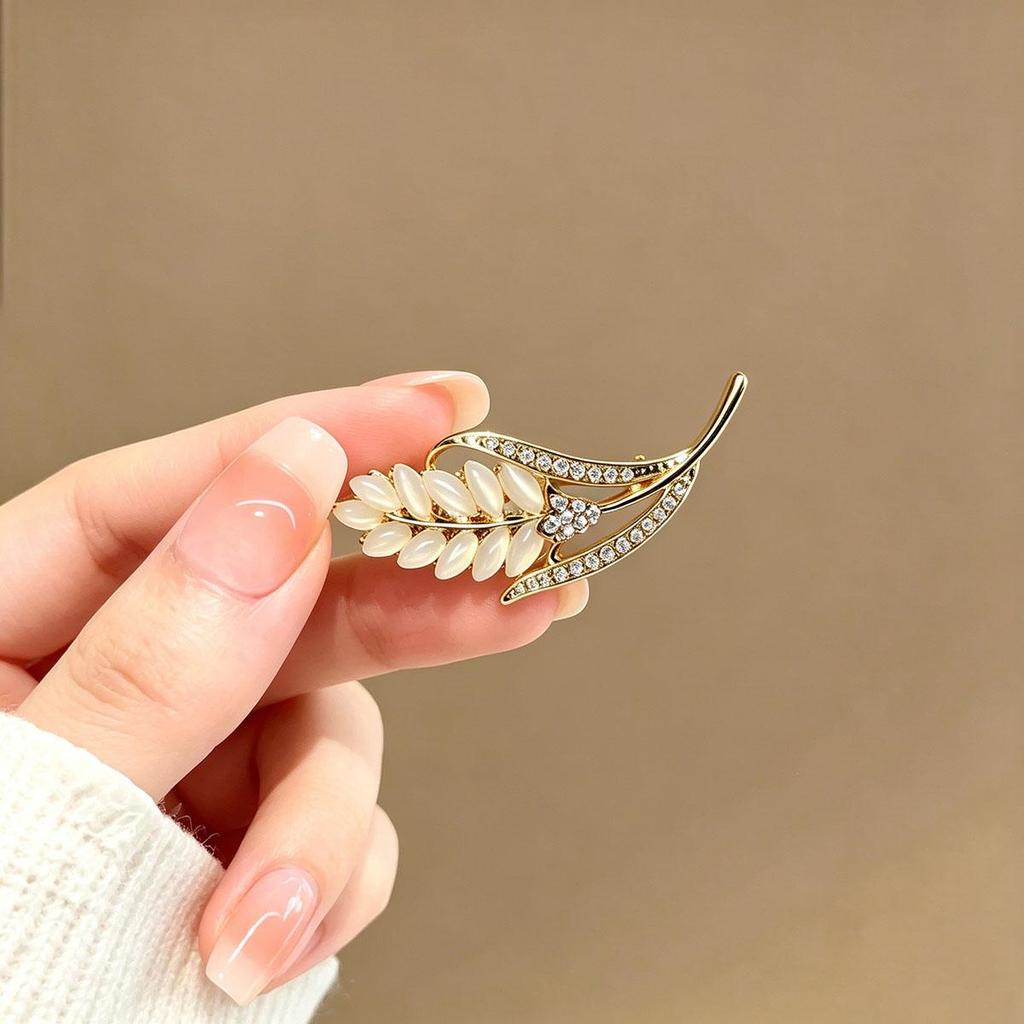 High-End Wheat Brooch for Women Exquisite Elegant Temperament Metal Daily Pin Clothes Accessory Niche Design Corsage