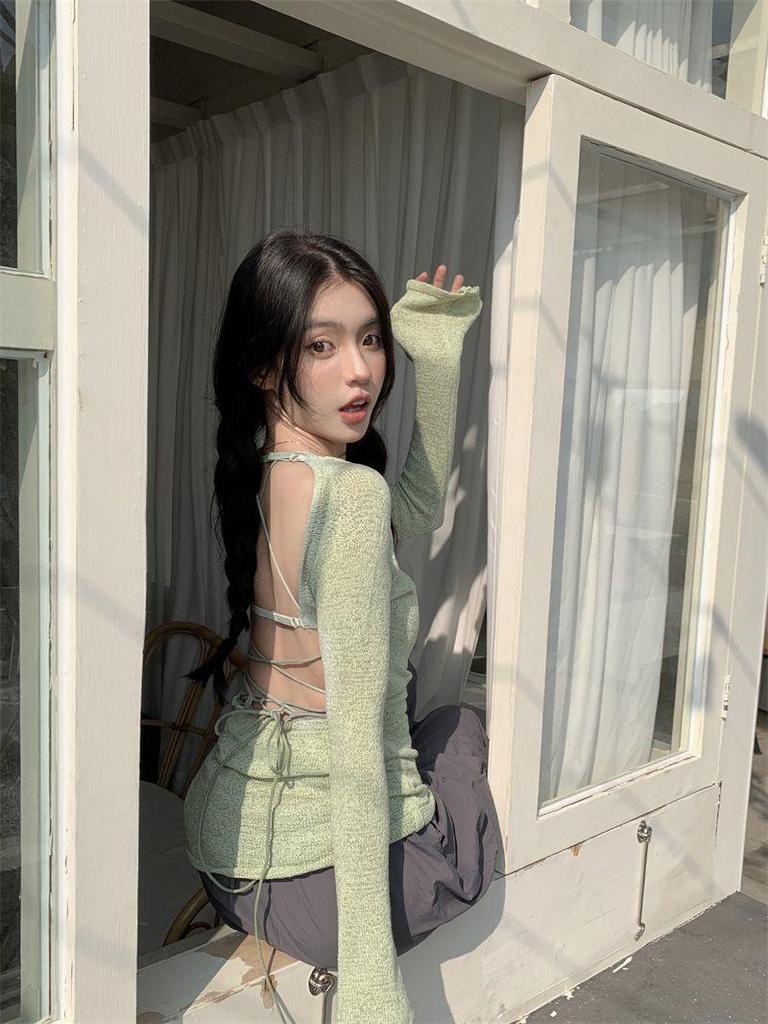 Spicy Girl Backless Long-Sleeve Knit Top - Slim Fit, Lightweight, Split Design