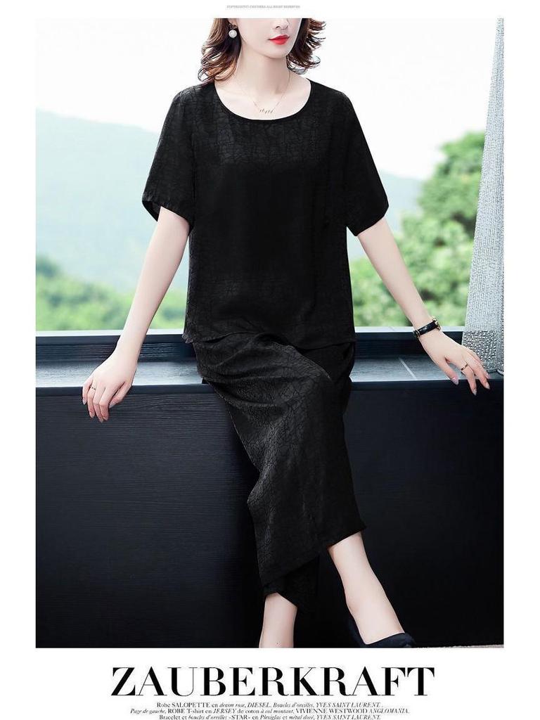 2026 Summer Fashionable Plus Size Two-Piece Suit for Women - Stylish, Loose, Slimming Short Sleeve Set for Middle-Aged Mothers