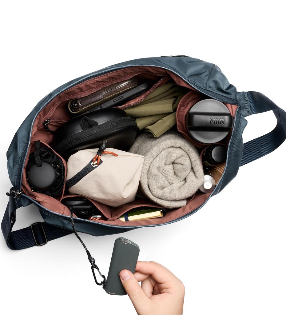 Bellroy Laneway Crescent Bag, 12L Capacity, Simple Crescent-Shaped Shoulder Bag with Interior and Exterior Pockets, Adjustable Strap, and Amazing