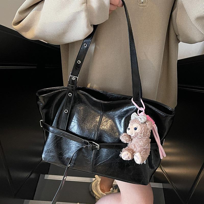 Spring and summer hot sale Korean college style simple oil wax pitot bag commuting versatile high quality versatile shoulder women's bag