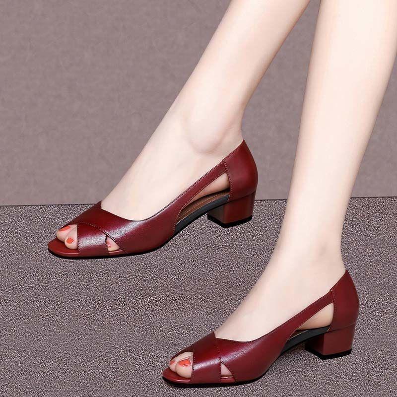 2024 Fashion New Korean Soft Leather Sandals Outwear Fish Mouth Thick Heels Shoes Soft Sole Middle Heels Mom's Shoes for Women