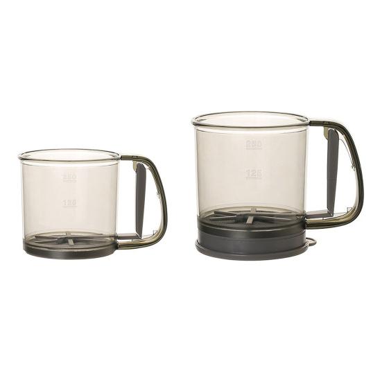 Handlicher Mehl-Sieb Transparenter Lebensmittel-Kunststoff Manuelles Mehl-Sieb Doppelschichtige Messbecher Mehl-Sieb zum Backen Puderzucker Kakao Matcha