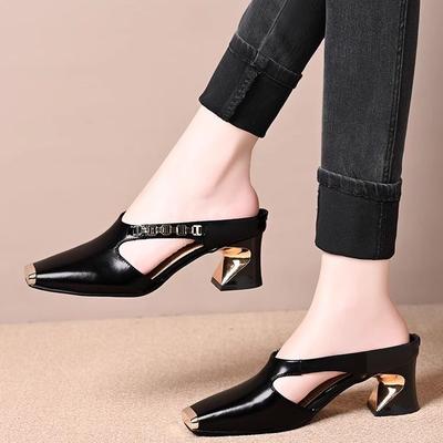 Sommer neues Design Kette eckiger Kopf Halbschuhe Damen Oberbekleidung mittlerer Absatz weiches Leder lässig faul ein Pedal Taschenkopf Schleppschuhe