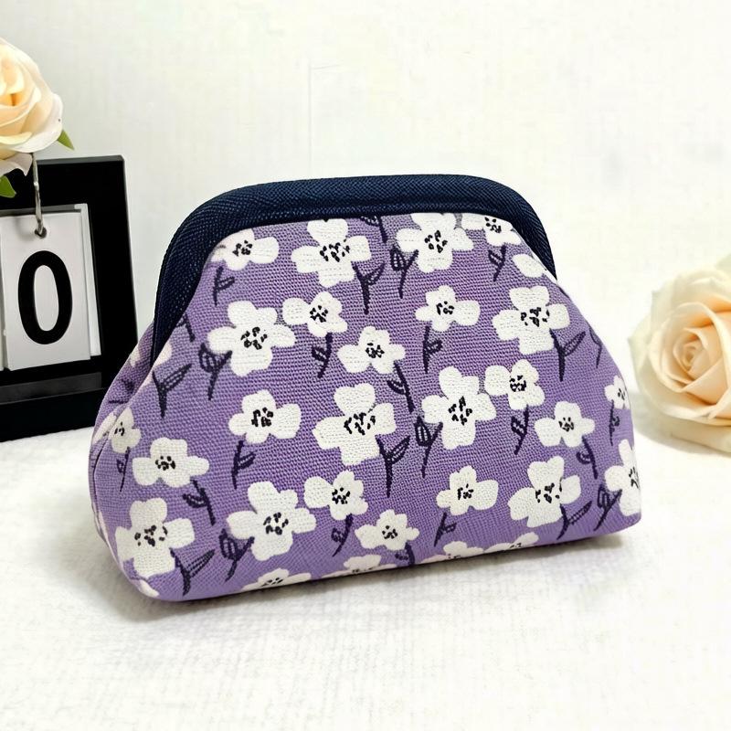 Knitted bag, striped clutch bag, women's flying woven clouds, versatile temperament, portable cosmetic bag, large capacity
