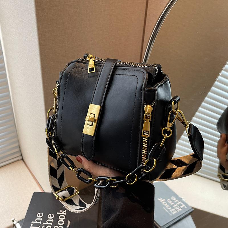 Retro style bag popular bag women 2025 new versatile portable bucket bag premium texture shoulder messenger bag