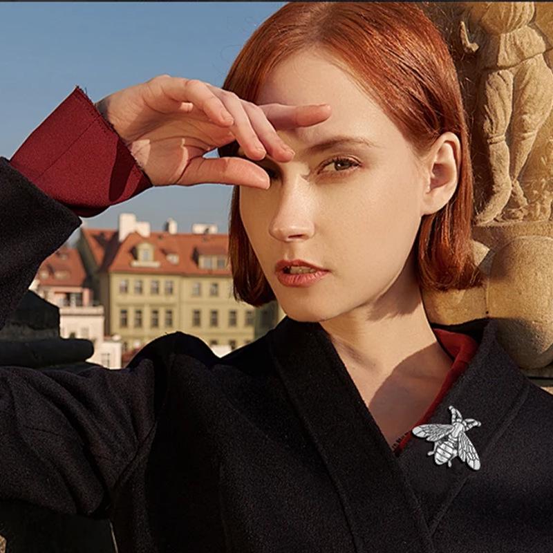 Vintage Men's Bee Brooch Pin: Dual-Use Lapel Accessory for Suit or Shirt, Unisex Silver