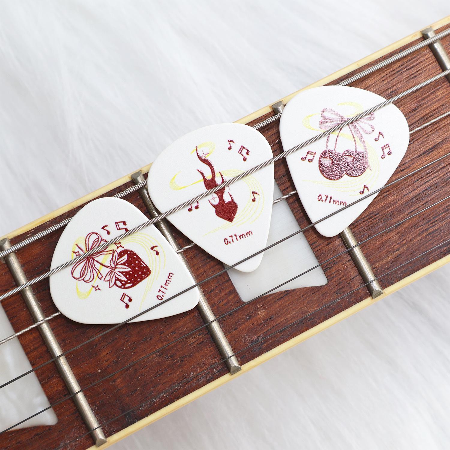 

Small Cat Heart-Shaped Cartoon Guitar Bass Pick - High Aesthetic Universal Design
