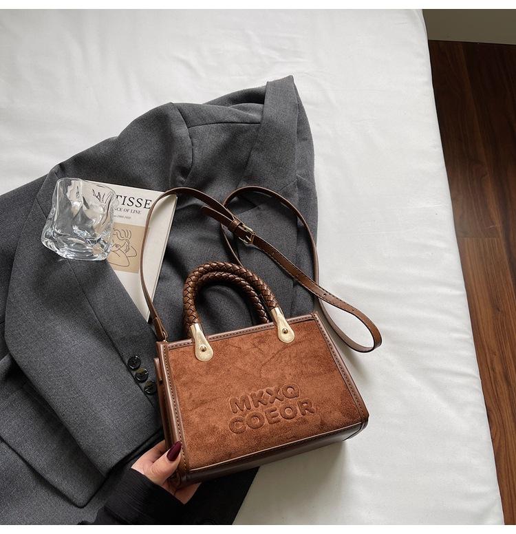 Handbag bag women's 2025 new autumn and winter fashion high-end sense retro commuter women's bag shoulder messenger small square bag