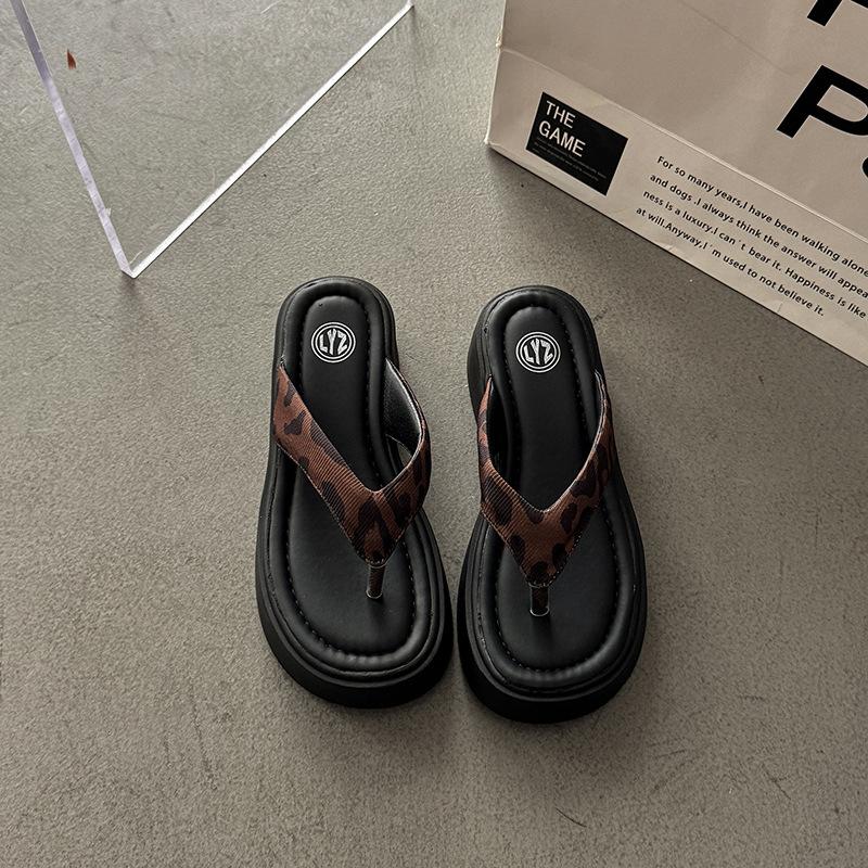 New Convenient and Comfortable Thick-soled Flip-flops for Women's Summer Wear with Toe Sandals and Beach Cool Slippers