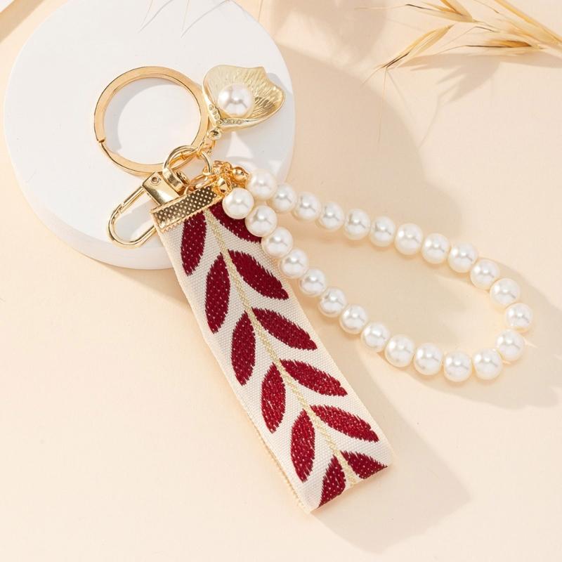 Delicate Beaded Keychain Pearls Alloy Keyring Women Accessory Suitable for Handbags and Daily Use Items