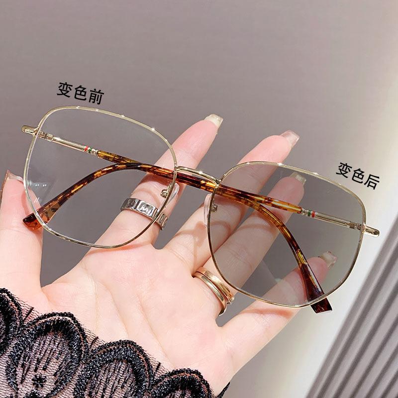 Photochromic Myopia Glasses Golden Frame Anti Blue Light Protective Business Flat Light Glasses Large Frame Lens -0.5 -0.75 -1.25