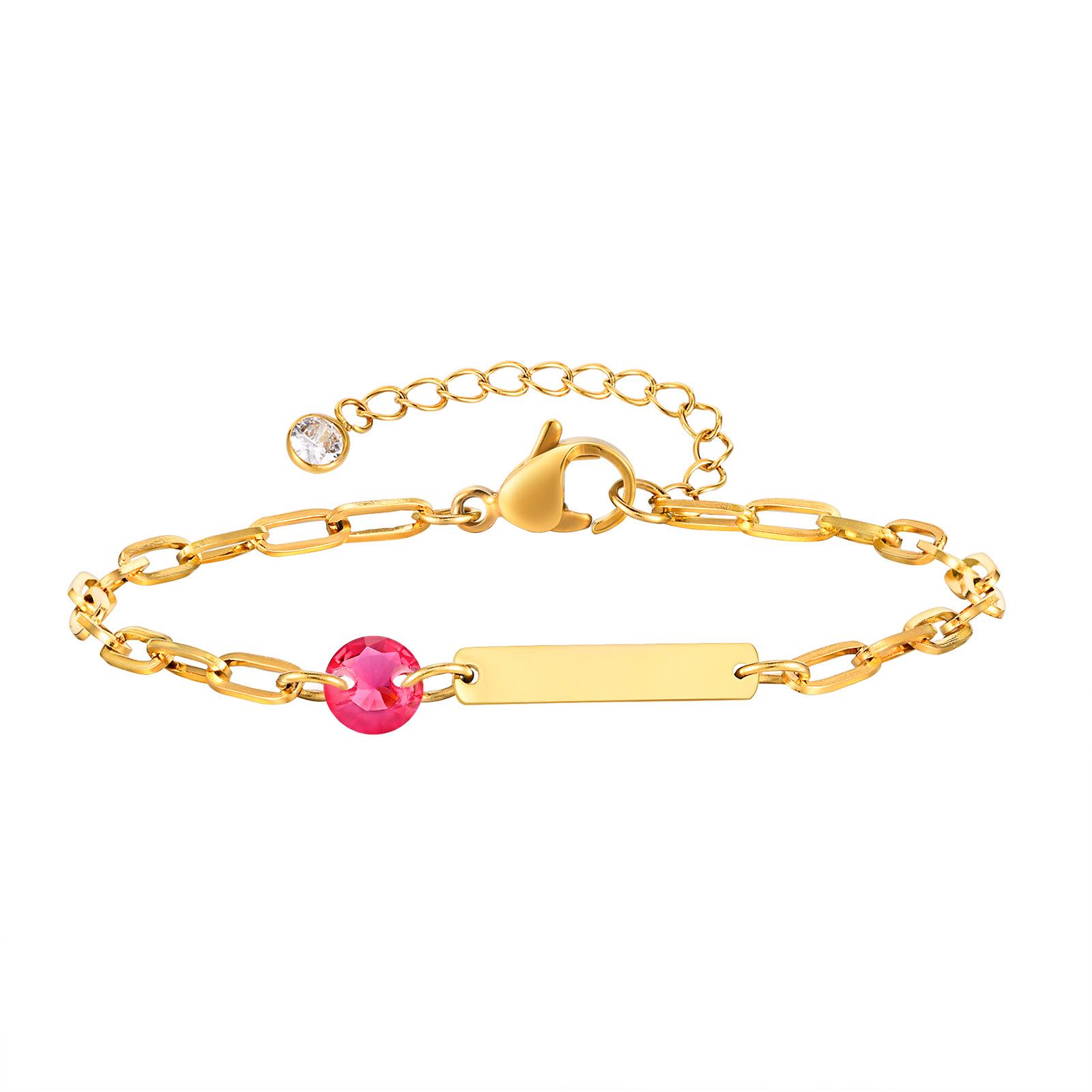 

Женский браслет Huanmu из нержавеющей стали с красным цирконием и гравированной золотой прямоугольной биркой