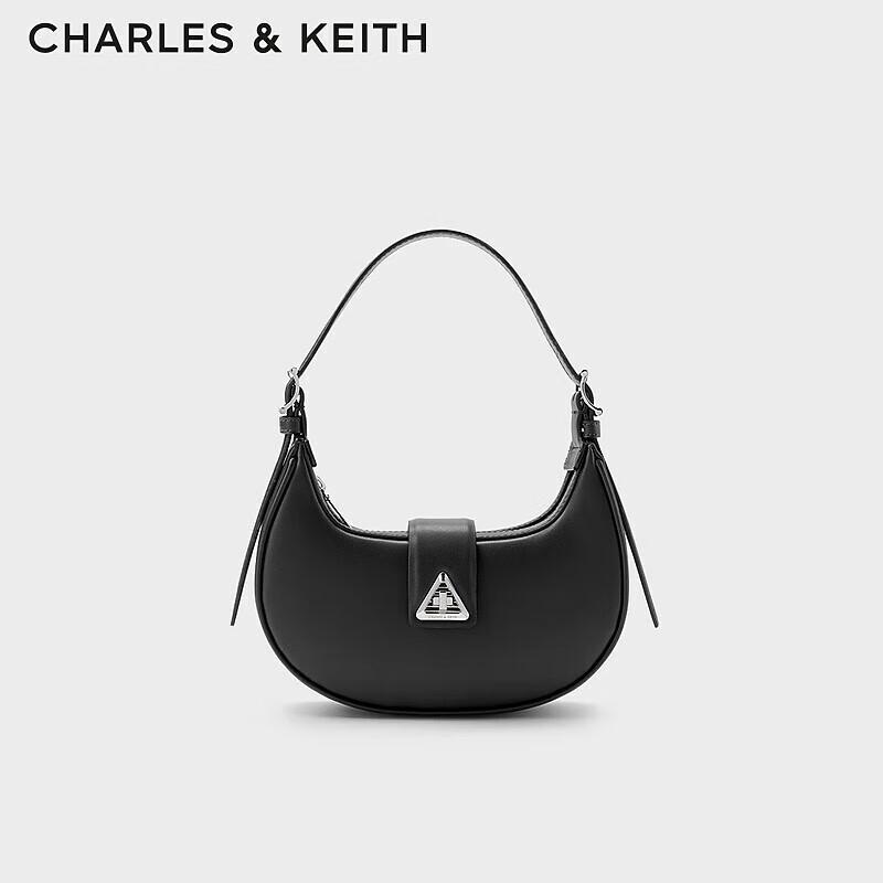 Сумка через плечо полумесяц с треугольной пряжкой CHARLES & KEITH S