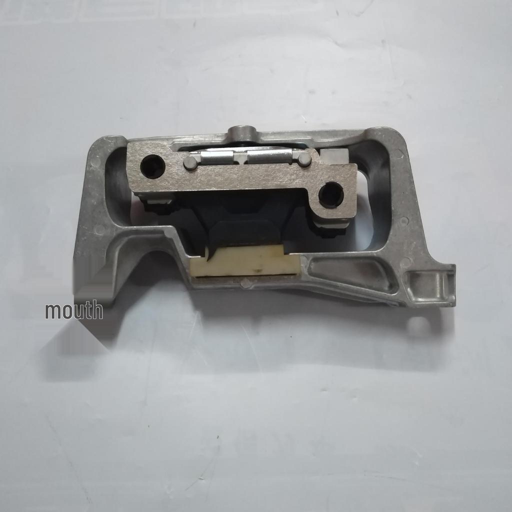 Front Right Engine Mounting Bracket for Mercedes-Benz CLA/GLA (Part #2462401717)