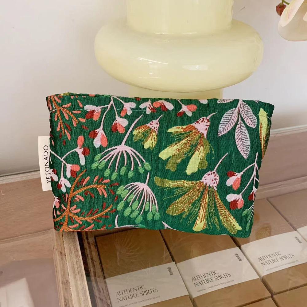 

Polyester Canvas Flower Clutch Bag Large Capacity Zipper Closure Makeup Bag Flower Pattern Portable Cosmetic Organizer Daily Use
