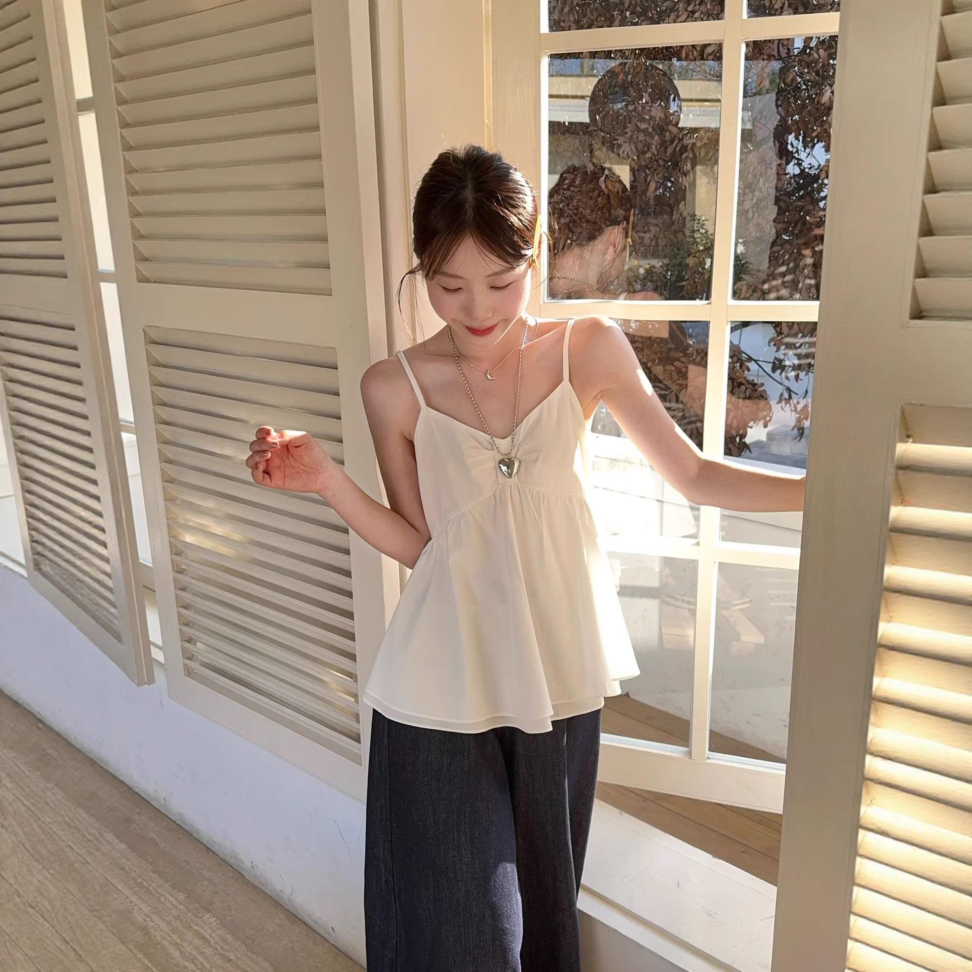 

Plus-Size Korean Chic V-Neck Tummy-Concealing White Camisole for Women - Spring/Summer Waist-Cinching Slimming Sleeveless Top 3X Large белый