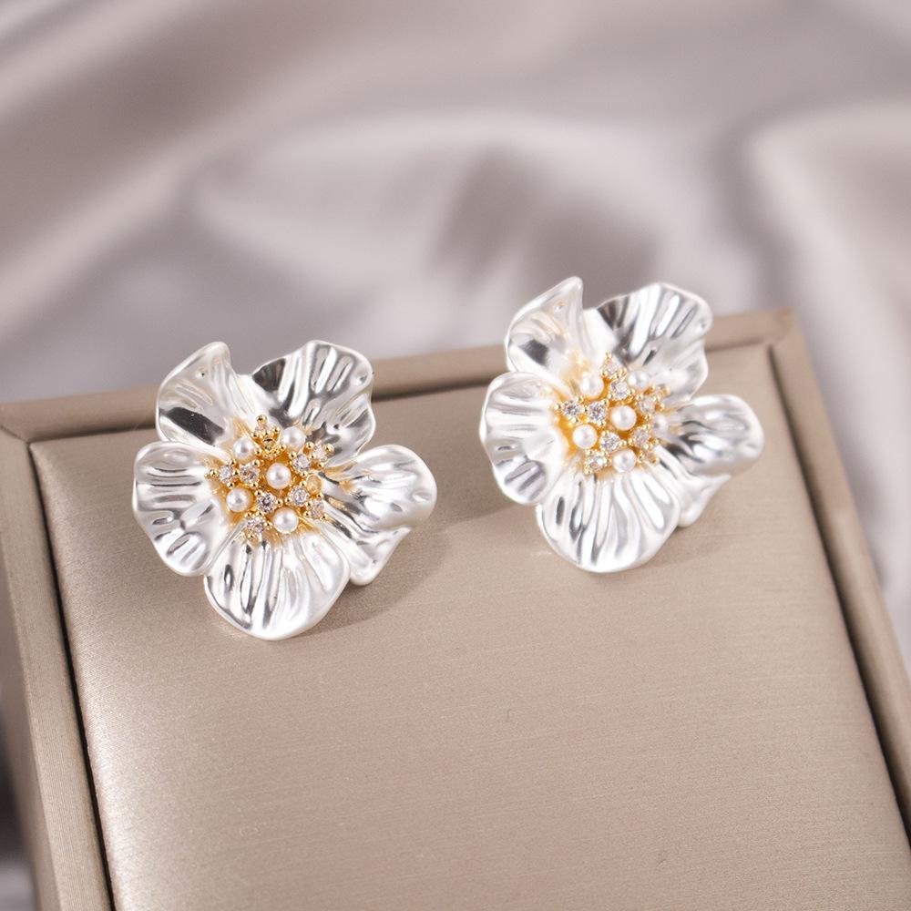 High-Grade Green Floral Pearl Earrings - Silver Needle Lily of the Valley and Tulip Design