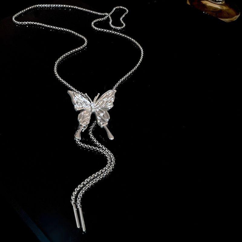 Pull-out stereo butterfly long necklace accessible luxuryniche stylesense of design necklace clavicle chain