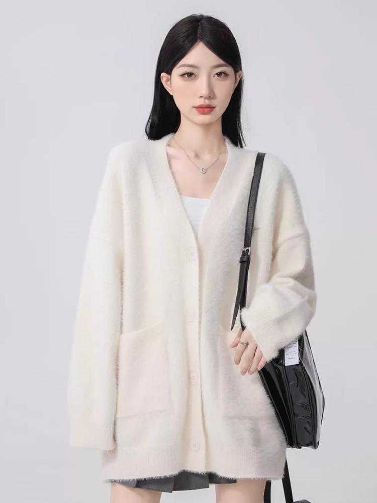 Szary jesienno-zimowy dzianinowy kardigan damski luźny, miękki i elastyczny sweter w stylu casualowym z kołnierzykiem w serek