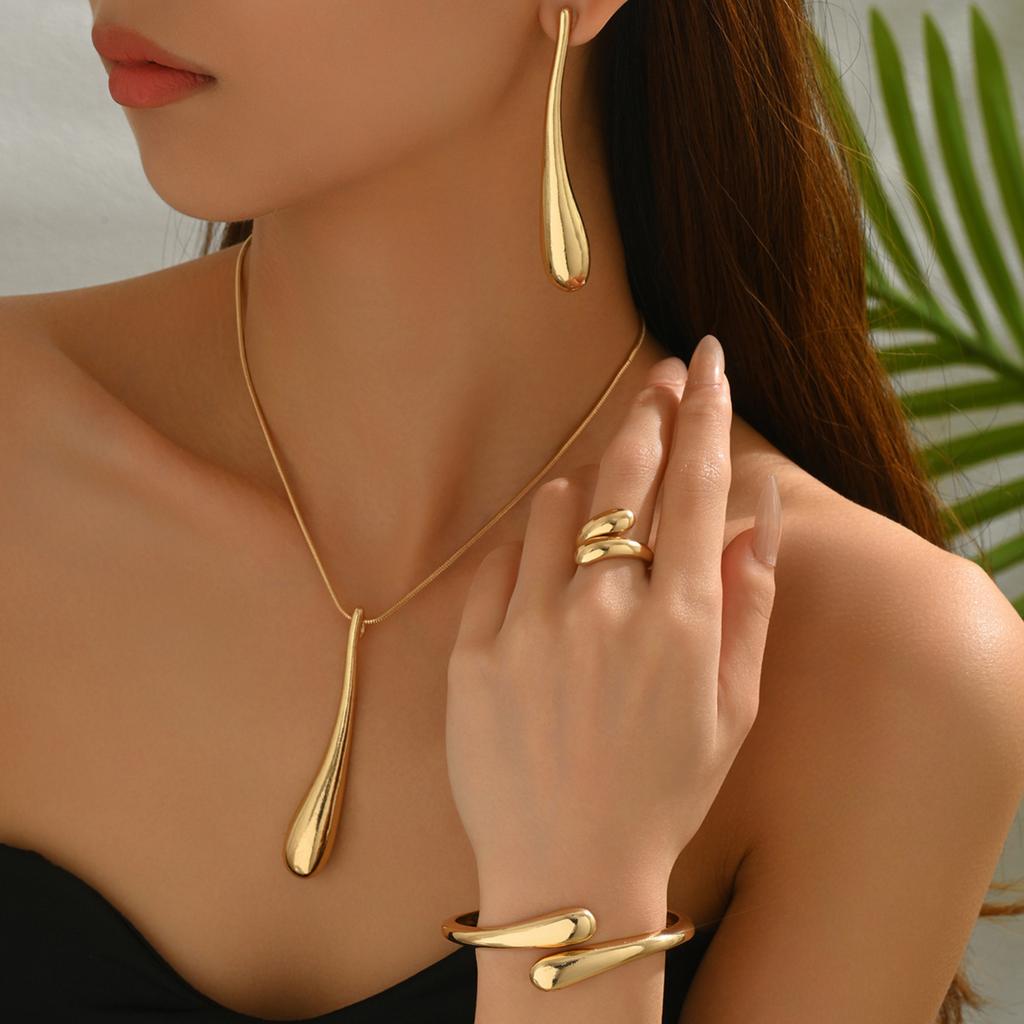 Minimalist And Fresh Jewelry Set, Diamond,Inlaid, ,Designed Collarbone Chain, Versatile Earrings & Index Finger Ring