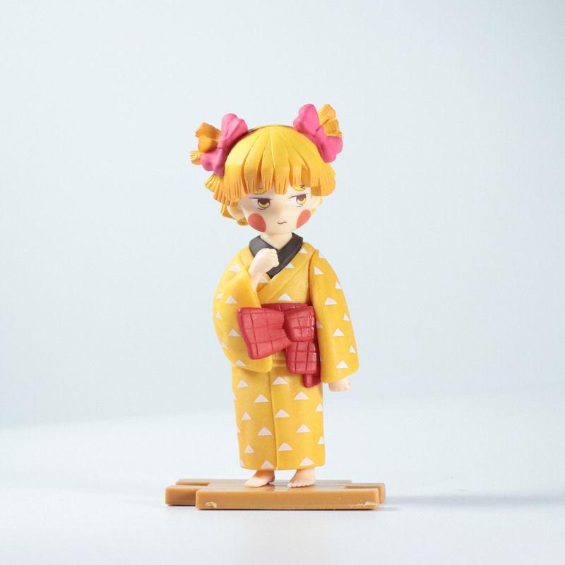 Jucării și figurine anime desenate de Tanjirou, Zenitsu și Inosuke din 'Demon Slayer' ca ornamente decorative de birou