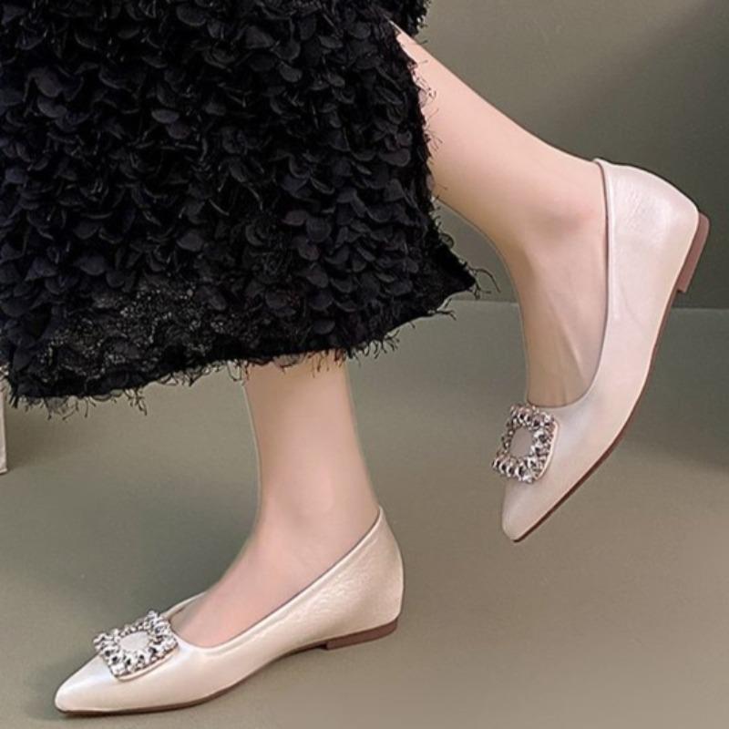 

Модные туфли на низком каблуке, осень, новые, с острым носком, неглубокие, слипоны, со стразами, с квадратной пряжкой, на мягкой подошве, низкие 39