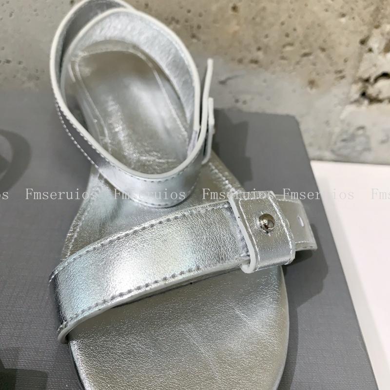 Summer Fashion Women Flat Sandals Ankle Strap Genuine Leather Rivets Buckle Concise Design Fashion Beach Holiday Casual Shoes