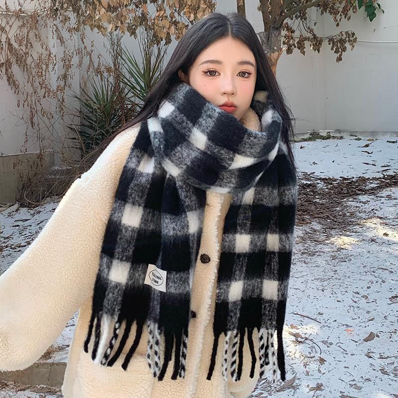 Autumn and winter comfortable and warm neck protection and cold scarf outdoor leisure personalized printing high-end plaid fringed scarf