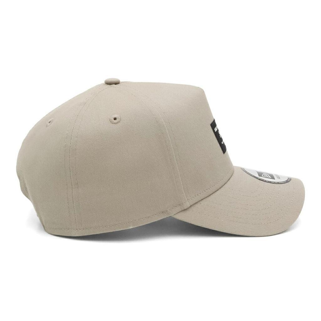 New Era 9FORTY Cap Pebble Beige with Black Exclusive to and Snapback A stylish streetwear perfect for travel and sun A great A-Frame (14666228