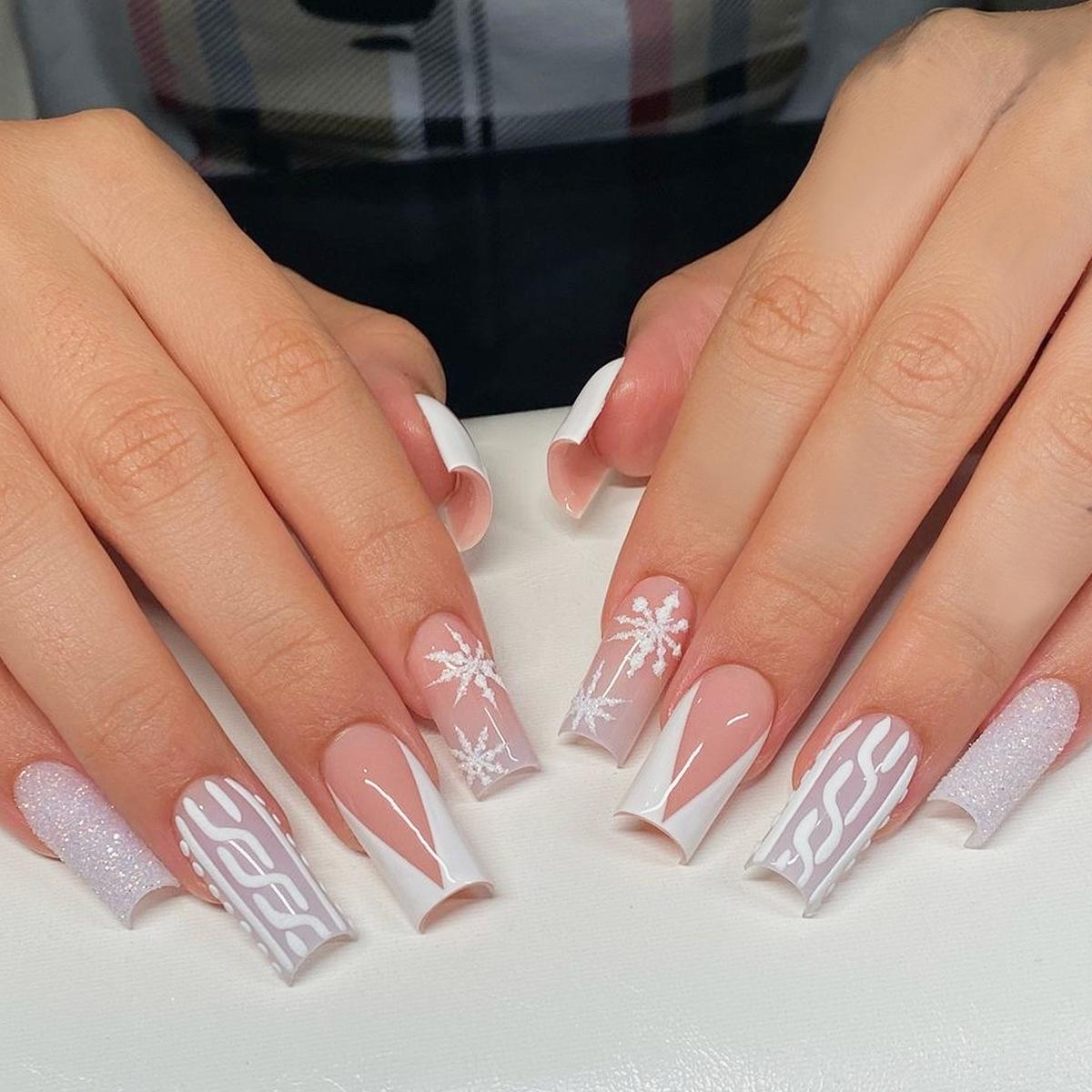 

24-Piece Christmas Snowflake Sweater Texture Press-On Nail Set